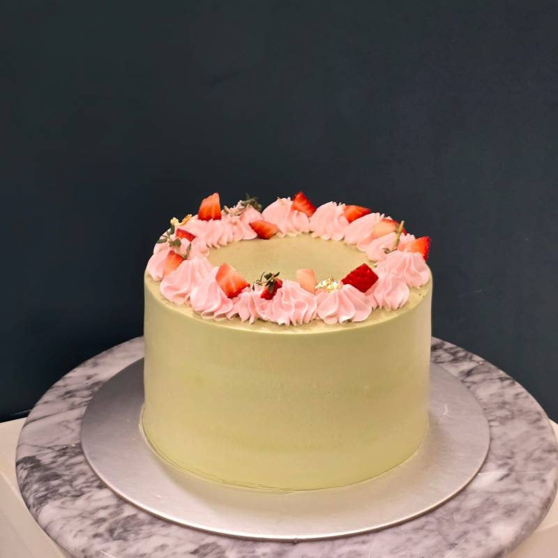 Matcha Strawberry Cake
