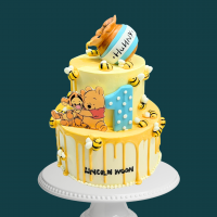 Winne the Pooh with Honey Pot Cake