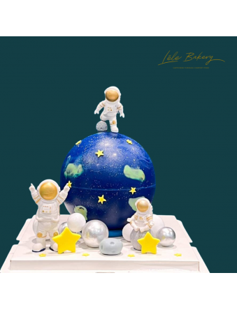 Astronaut Earth Pinata Cake
