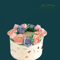 Buttercream Flowers with Longevity Peaches Cake