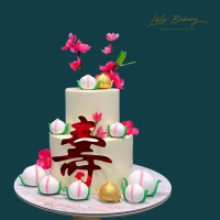 Gold and White Longevity Peaches Cake