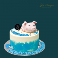 Sleepy Piggy Cake