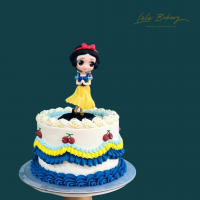 Snow White Vintage Ruffle Cake