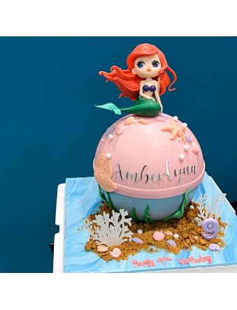 Mermaid Ariel Pinata Cake