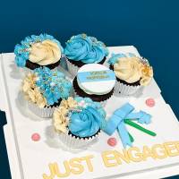 Blue Flowers Bouquet Cupcakes