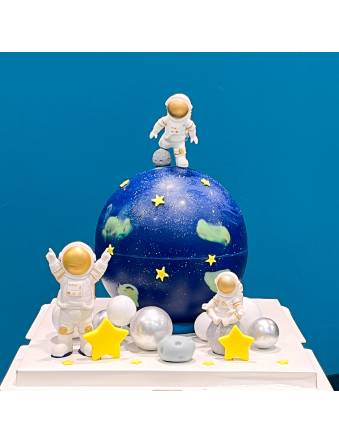 Astronaut Earth Pinata Cake