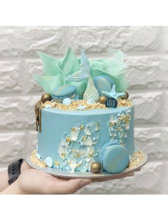 Blue Mermaid Queen Cake