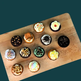 Assorted Signature Cupcakes (12 pcs)