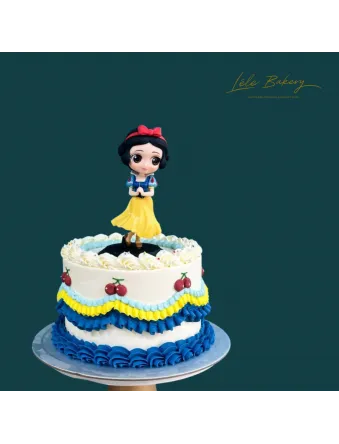 Snow White Vintage Ruffle Cake