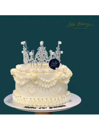 White Vintage Tiara Cake
